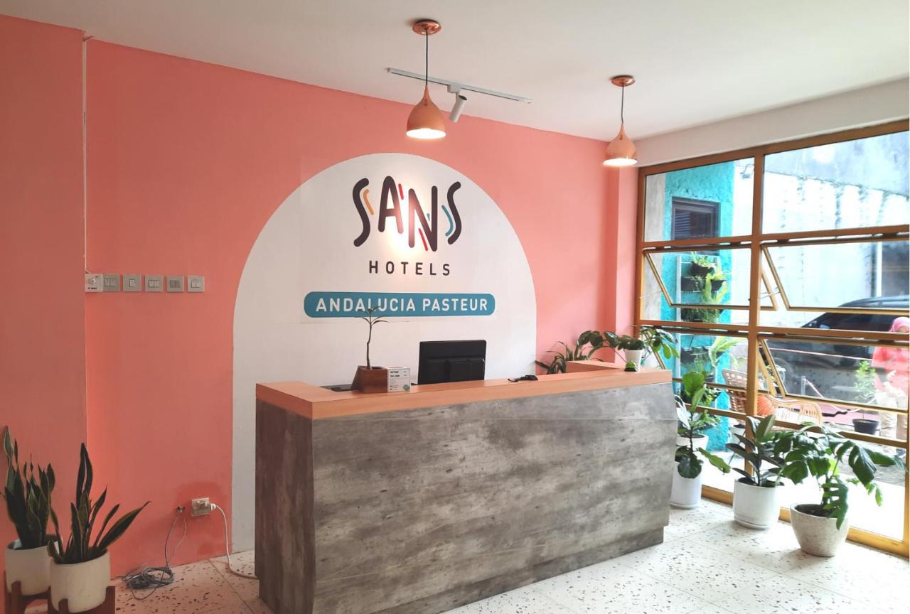 Sans Hotel Andalucia Pasteur Bandung Eksteriør billede